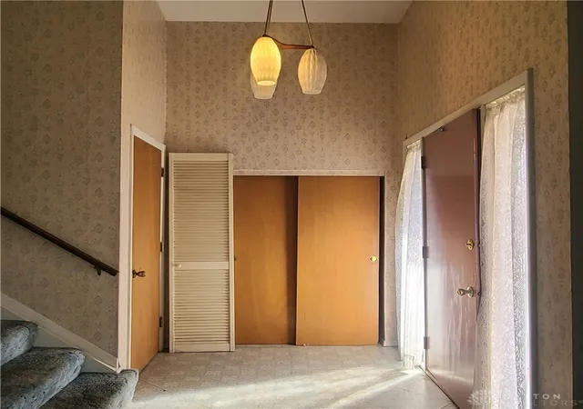 Photo 2 of Single family home for sale at 1712 Knob Crk Dr, Dayton, OH 45417 | MLS# 971617 | Listing updated on 2026-10-22