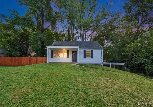 Photo 1 of Single family home for sale at 21 S Dellwood Ave, Saint Louis, MO 63135 | MLS# MIS26055848 | Listing updated on 2026-09-06