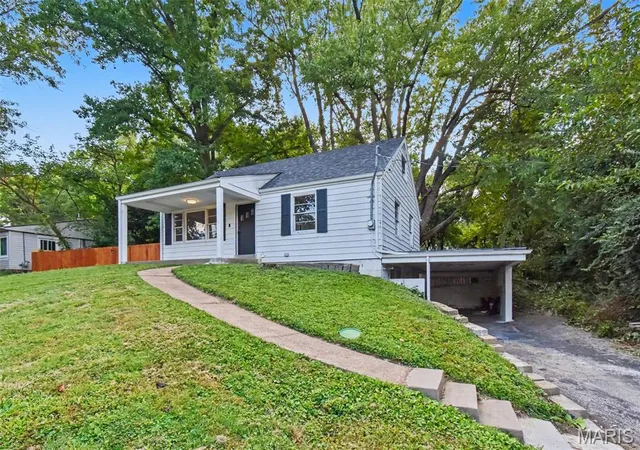 Photo 2 of Single family home for sale at 21 S Dellwood Ave, Saint Louis, MO 63135 | MLS# MIS26055848 | Listing updated on 2026-09-06