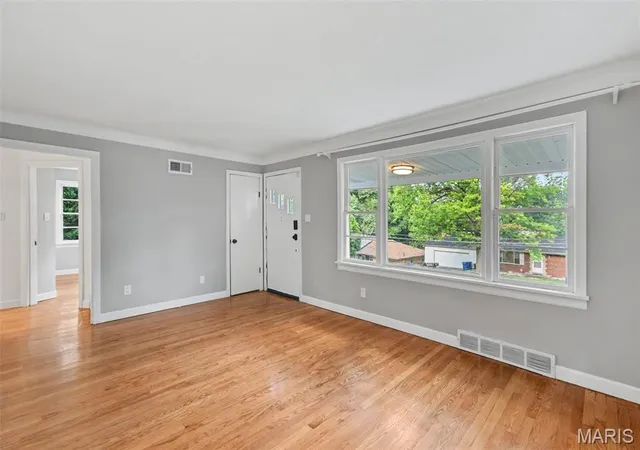 Photo 3 of Single family home for sale at 21 S Dellwood Ave, Saint Louis, MO 63135 | MLS# MIS26055848 | Listing updated on 2026-09-06