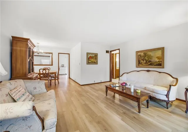 Listing Photo 4 - Condo for sale in building located at 441 W 104th St, Kansas, MO 64114 - Unit #D