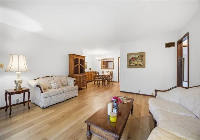Listing Photo 5 - Condo for sale in building located at 441 W 104th St, Kansas, MO 64114 - Unit #D