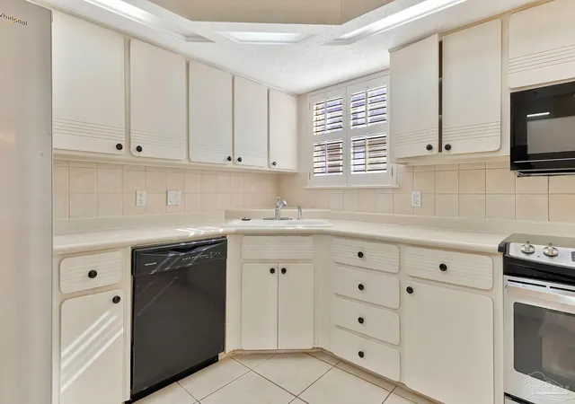 Photo 4 of Single family home for sale at 5421 Dynasty Dr, Pensacola, FL 32504 | MLS# 688821 | Listing updated on 2026-10-19