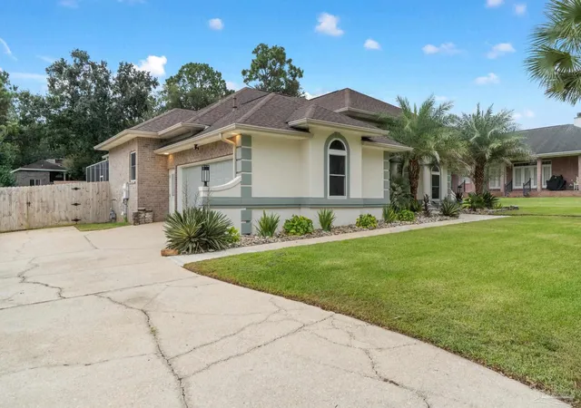 Photo 4 of Single family home for sale at 2005 Cameron Dr, Pensacola, FL 32505 | MLS# 688865 | Listing updated on 2026-09-13