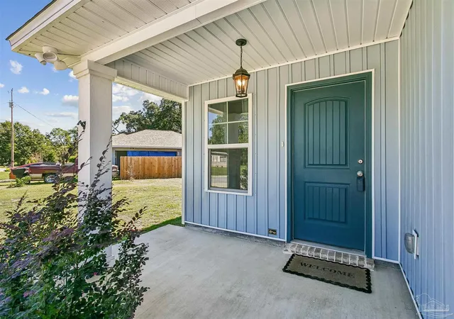 Photo 2 of Single family home for sale at 701 Boxwood Dr, Pensacola, FL 32503 | MLS# 689196 | Listing updated on 2026-09-30