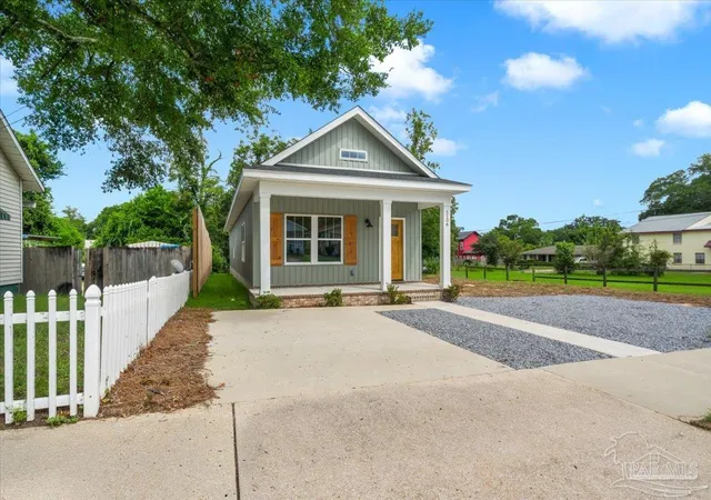 Photo 2 of Single family home for sale at 1106 N East St, Pensacola, FL 32501 | MLS# 688690 | Listing updated on 2026-10-02