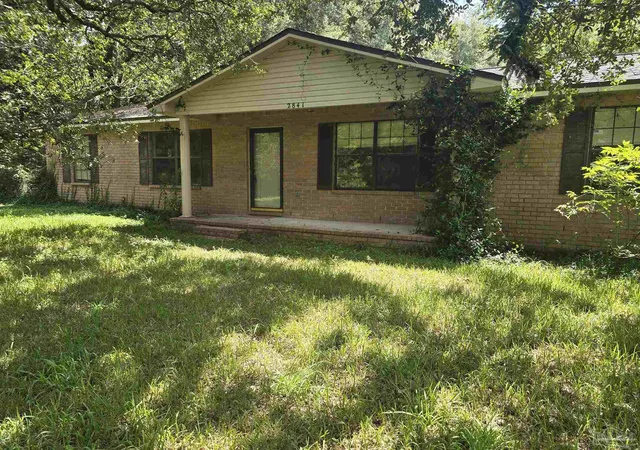 Photo 2 of Single family home for sale at 2841 Mandeville Ln, Pensacola, FL 32526 | MLS# 688365 | Listing updated on 2026-09-14