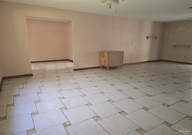 Photo 3 of Single family home for sale at 2841 Mandeville Ln, Pensacola, FL 32526 | MLS# 688365 | Listing updated on 2026-09-17