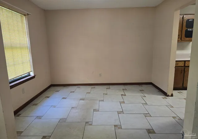 Photo 4 of Single family home for sale at 2841 Mandeville Ln, Pensacola, FL 32526 | MLS# 688365 | Listing updated on 2026-09-17