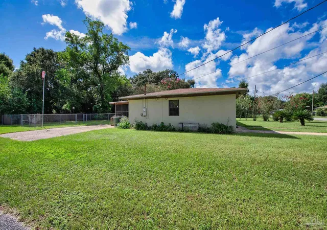 Photo 2 of Single family home for sale at 5824 Nashville Ave, Pensacola, FL 32526 | MLS# 688385 | Listing updated on 2026-09-02