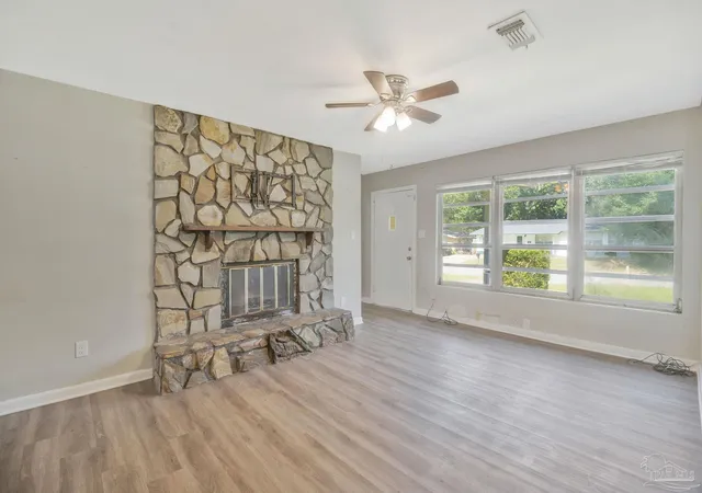 Photo 3 of Single family home for sale at 911 Springbrook Ave, Pensacola, FL 32505 | MLS# 689233 | Listing updated on 2026-09-19
