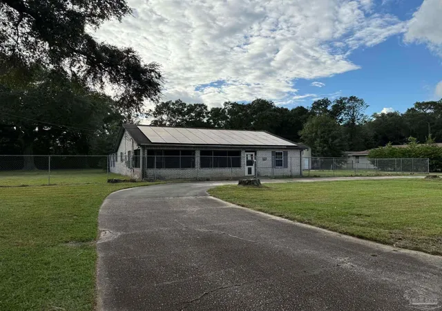 Photo 1 of Single family home for sale at 5749 Windermere Tr, Milton, FL 32571 | MLS# 689805 | Listing updated on 2026-10-21
