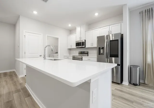 Photo 3 of Single family home for sale at 6233 Forest Pines Dr, Pensacola, FL 32526 | MLS# 689718 | Listing updated on 2026-10-22