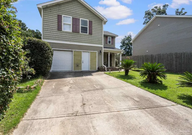 Photo 3 of Single family home for sale at 2111 Waltham St, Pensacola, FL 32505 | MLS# 689363 | Listing updated on 2026-09-23