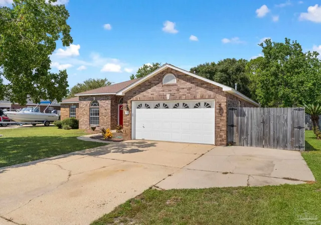 Photo 3 of Single family home for sale at 16 Marconi Way, Pensacola, FL 32507 | MLS# 689525 | Listing updated on 2026-09-25