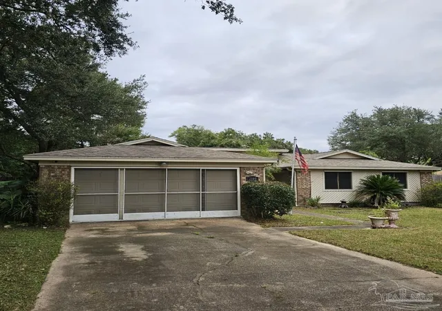 Photo 1 of Single family home for sale at 2149 Yardley Cir, Pensacola, FL 32526 | MLS# 690004 | Listing updated on 2026-10-07