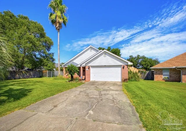 Photo 2 of Single family home for sale at 2801 Brassie Cir, Navarre, FL 32566 | MLS# 689682 | Listing updated on 2026-09-29