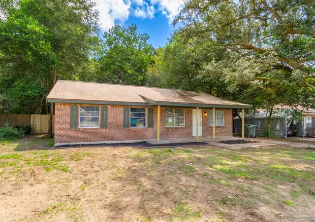 Photo 1 of Single family home for sale at 5800 Avondale Rd, Pensacola, FL 32526 | MLS# 689368 | Listing updated on 2026-09-23