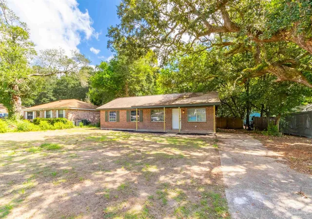 Photo 3 of Single family home for sale at 5800 Avondale Rd, Pensacola, FL 32526 | MLS# 689368 | Listing updated on 2026-09-23