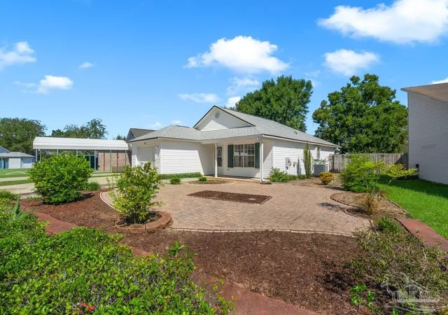 Photo 3 of Single family home for sale at 330 Hilburn Pl, Pensacola, FL 32504 | MLS# 689489 | Listing updated on 2026-10-21