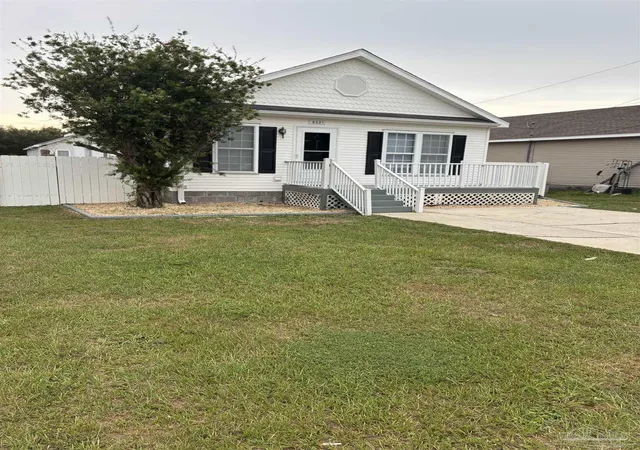 Photo 4 of Single family home for sale at 5321 Yellow Blf Rd, Pensacola, FL 32507 | MLS# 688731 | Listing updated on 2026-09-30