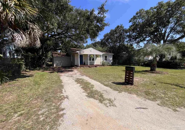 Photo 2 of Single family home for sale at 4 Mindoro Cir, Pensacola, FL 32507 | MLS# 688899 | Listing updated on 2026-09-19