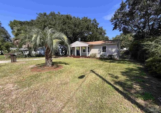 Photo 3 of Single family home for sale at 4 Mindoro Cir, Pensacola, FL 32507 | MLS# 688899 | Listing updated on 2026-09-19