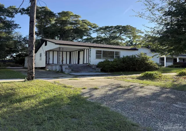 Photo 1 of Single family home for sale at 1111 W Lloyd St, Pensacola, FL 32501 | MLS# 689715 | Listing updated on 2026-10-01
