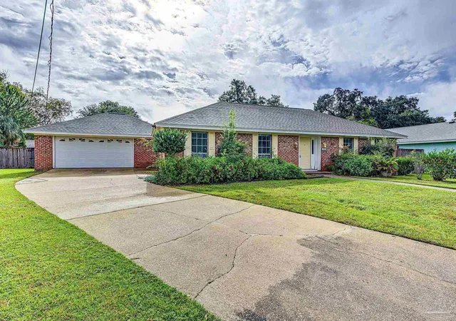Photo 3 of Single family home for sale at 1085 Farmington, Pensacola, FL 32504 | MLS# 690018 | Listing updated on 2026-10-07