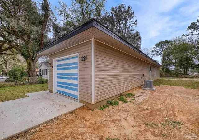 Photo 2 of Single family home for sale at 519 Bayliss Ct, Pensacola, FL 32505 | MLS# 688996 | Listing updated on 2026-10-16