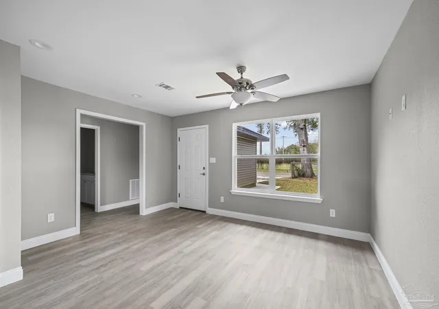 Photo 3 of Single family home for sale at 519 Bayliss Ct, Pensacola, FL 32505 | MLS# 688996 | Listing updated on 2026-10-16