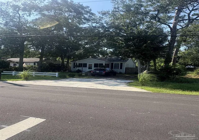 Photo 2 of Single family home for sale at 317 E Winthrop Ave, Pensacola, FL 32507 | MLS# 688997 | Listing updated on 2026-09-15