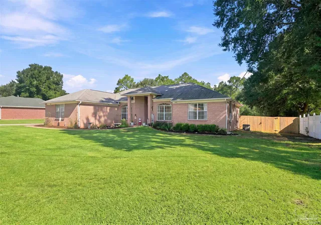 Photo 2 of Sale Pending at 5620 Whispering Woods Dr, Milton, FL 32571 | MLS# 688389 | Listing updated on 2026-09-28