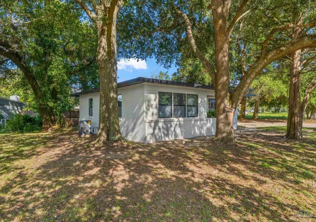 Photo 2 of Single family home for sale at 408 Edison Dr, Pensacola, FL 32505 | MLS# 688831 | Listing updated on 2026-09-13