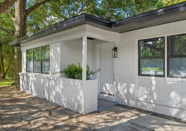 Photo 3 of Single family home for sale at 408 Edison Dr, Pensacola, FL 32505 | MLS# 688831 | Listing updated on 2026-09-13