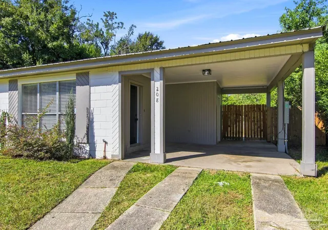 Photo 3 of Single family home for sale at 208 Topaz Ave, Pensacola, FL 32505 | MLS# 689813 | Listing updated on 2026-10-19