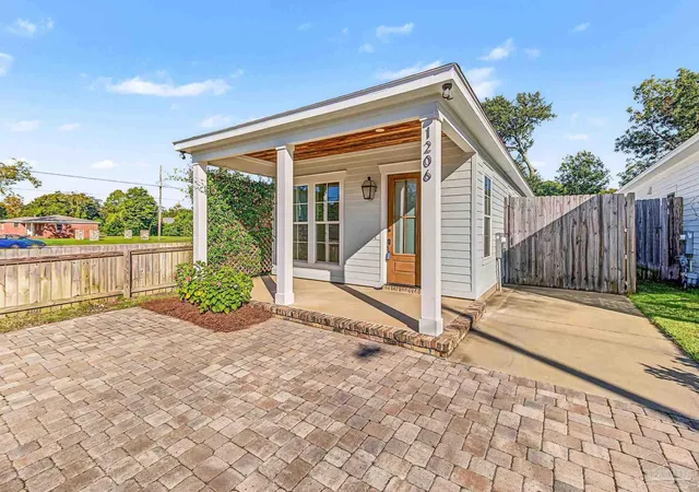 Photo 3 of Single family home for sale at 1206 E Fisher St, Pensacola, FL 32503 | MLS# 689797 | Listing updated on 2026-10-15