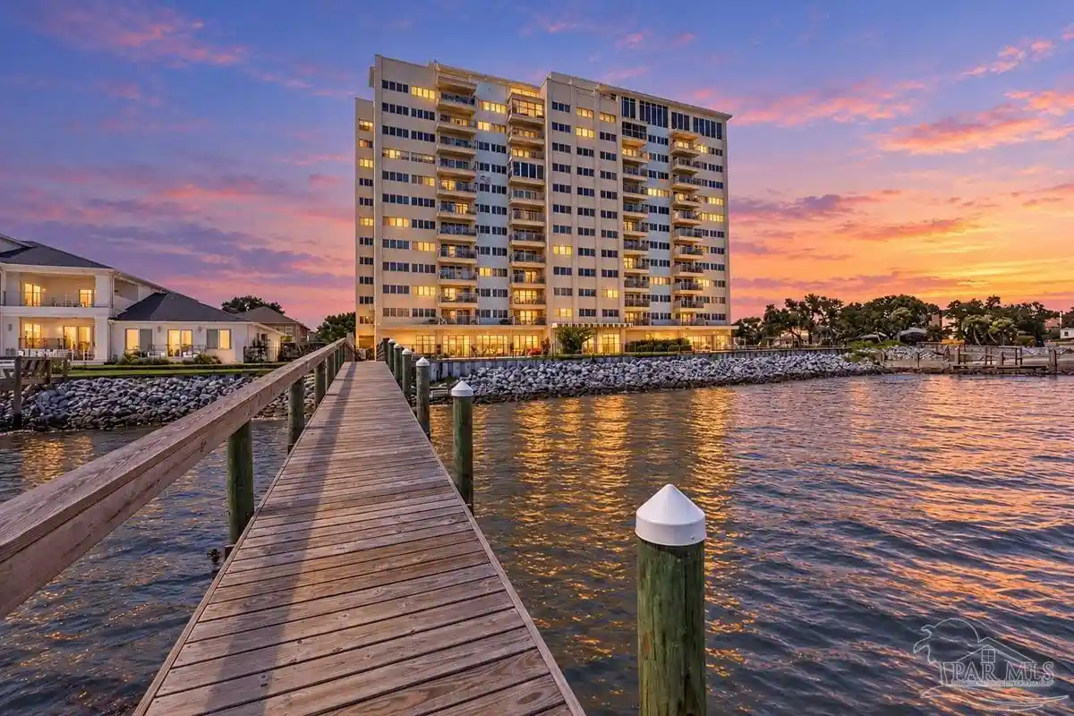 Listing Photo 1 - Condo for sale in 825 Bayshore Dr located at 825 Bayshore Dr, Warrington, FL 32507 - Unit #304