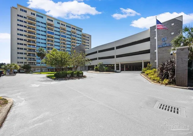 Listing Photo 3 - Condo for sale in building located at 825 Bayshore Dr, Warrington, FL 32507 - Unit #304