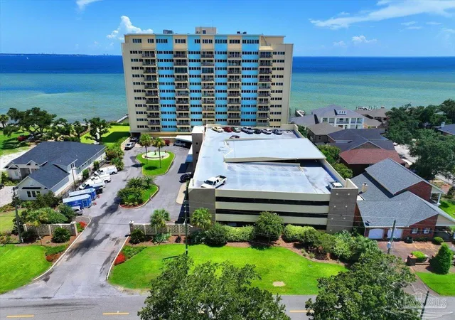 Listing Photo 5 - Condo for sale in building located at 825 Bayshore Dr, Warrington, FL 32507 - Unit #304