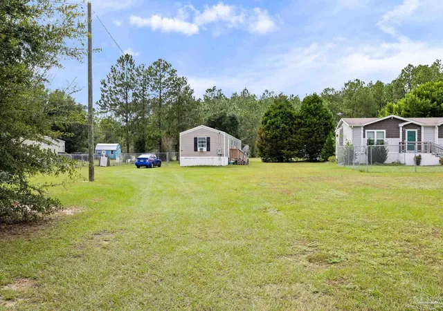 Photo 3 of Manufactured home for sale at 4619 Thoroughbred Dr, Milton, FL 32583 | MLS# 690063 | Listing updated on 2026-10-08