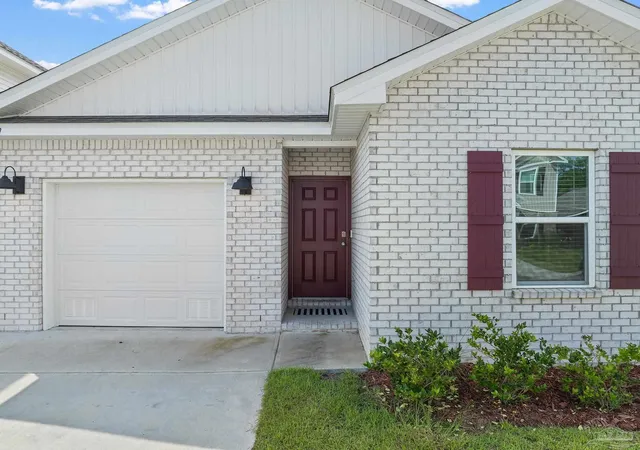 Photo 3 of Single family home for sale at 9899 Starling Dr, Pensacola, FL 32506 | MLS# 688646 | Listing updated on 2026-09-07