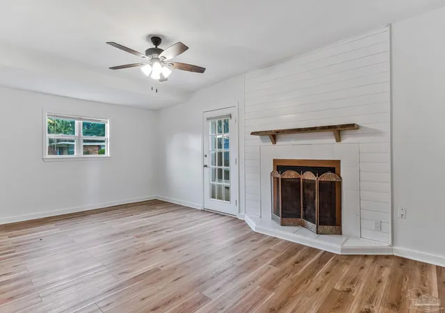 Photo 2 of Single family home for sale at 2121 Elaine Cir, Pensacola, FL 32504 | MLS# 688985 | Listing updated on 2026-09-15