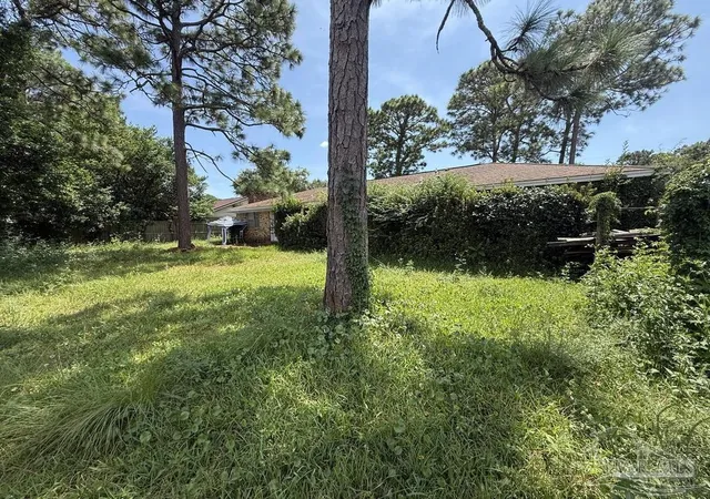 Photo 3 of Sale Pending at 4240 Cherry Laurel Dr, Pensacola, FL 32504 | MLS# 688988 | Listing updated on 2026-10-19