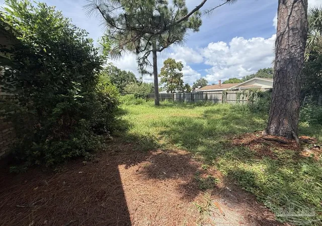 Photo 4 of Sale Pending at 4240 Cherry Laurel Dr, Pensacola, FL 32504 | MLS# 688988 | Listing updated on 2026-10-29