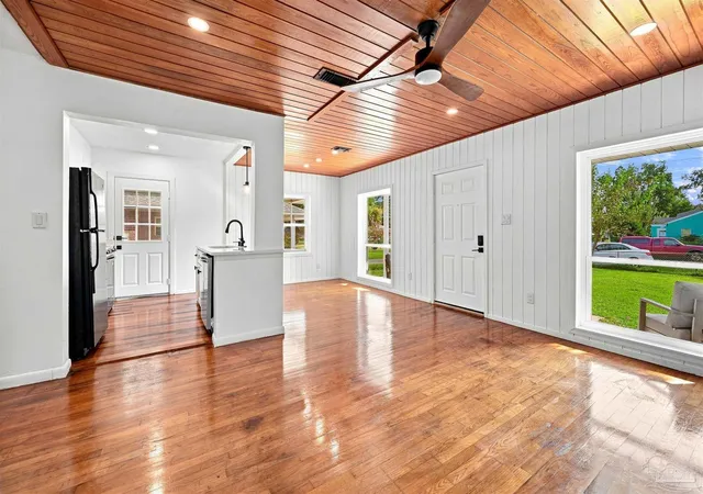 Photo 4 of Single family home for sale at 435 S 1st Street, Pensacola, FL 32507 | MLS# 688668 | Listing updated on 2026-10-23