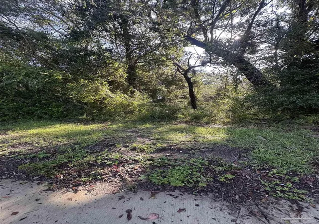 Photo 4 of Sale Pending at 1290 Mills Ave, Pensacola, FL 32507 | MLS# 688916 | Listing updated on 2026-09-21
