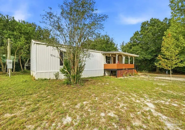 Photo 3 of Manufactured home for sale at 5514 Maverick Ln, Gulf Breeze, FL 32563 | MLS# 689741 | Listing updated on 2026-10-15