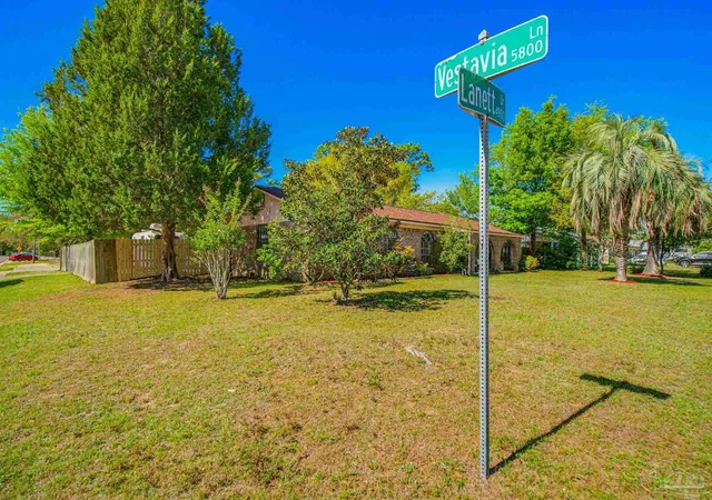 Photo 2 of Single family home for sale at 4972 Lanett Dr, Pensacola, FL 32526 | MLS# 688376 | Listing updated on 2026-09-01
