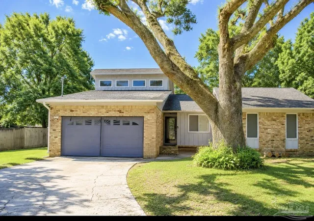 Photo 1 of Single family home for sale at 2143 Yardley Cir, Pensacola, FL 32526 | MLS# 689097 | Listing updated on 2026-10-15
